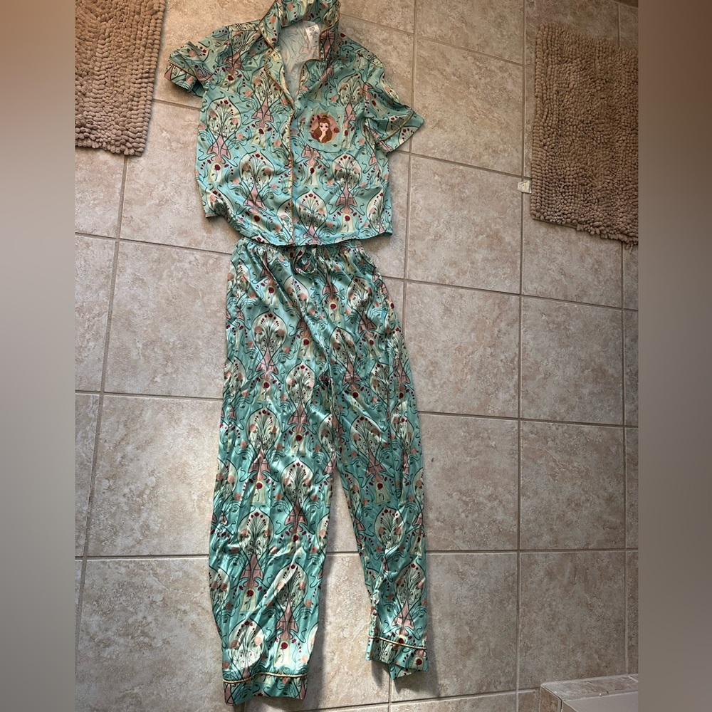 Beautiful Belle Disney pajamas women’s small
